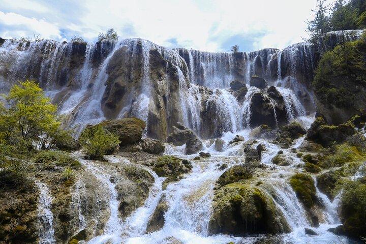 Private 2-Day Jiuzhaigou & Huanglong Tour by Train from Chengdu