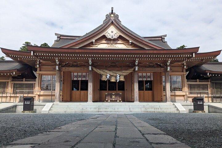 Private guided tour: Mt. Aso volcano, grasslands, Aso Shrine