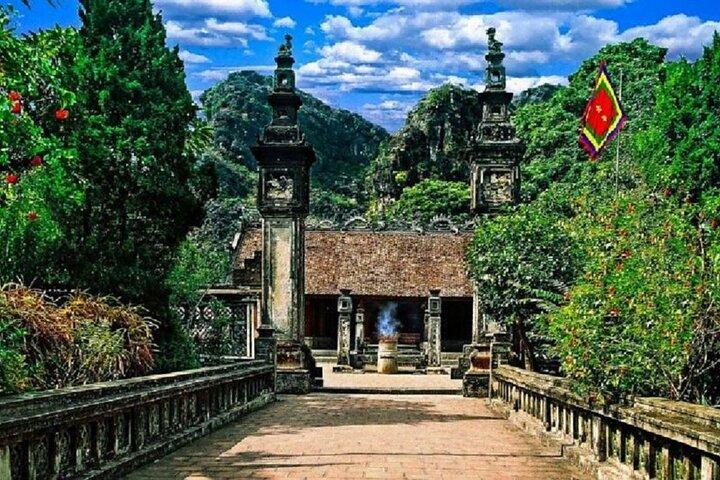 From Hanoi: Bai Dinh Pagoda, Trang An & Mua Cave Full Day Tour