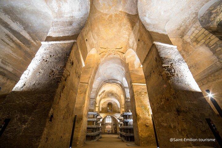 Full-day Saint-Emilion: Village, Undergrounds and Châteaux