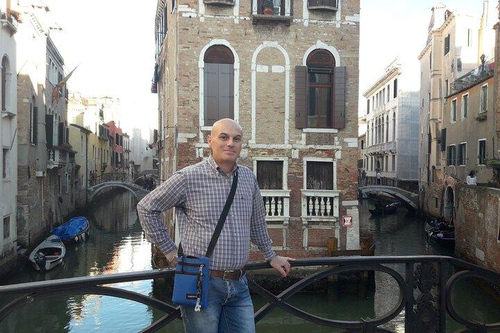 Small Group Bacaro Food Tour with Local Guide in Venice