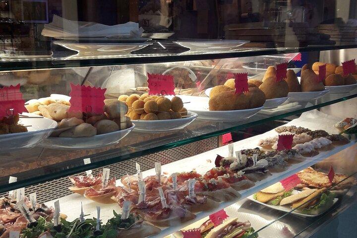 Small Group Bacaro Food Tour with Local Guide in Venice