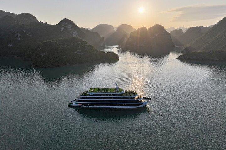 Lan Ha Bay 3 Day 2 Night Tour from Hanoi
