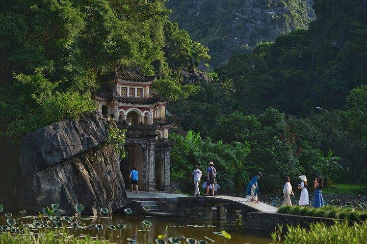 Hanoi: Luxury Day Trip to Bich Dong Pagoda and Trang An Grottoes