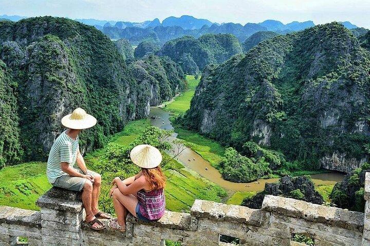 From Hanoi to Ninh Binh: Mua Caves, Tam Coc & Hoa Lu Private Tour
