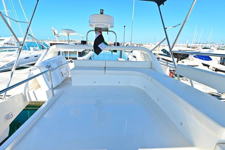 2 Hour Luxury Yacht Rental in Dubai