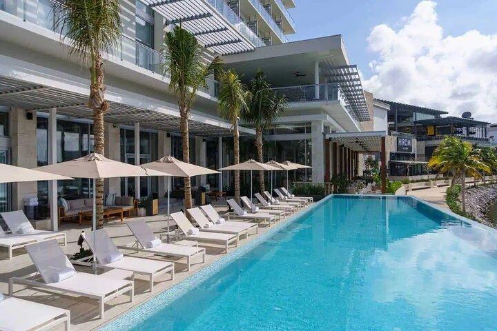 Cancun Airport and Renaissance Cancun Resort Private Shuttle