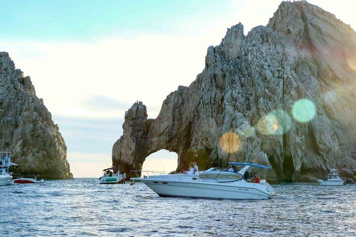 1 Hour Cabo Highlights on a 33ft Luxury Yacht