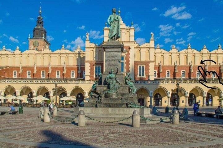 Krakow City Tour on Scooter and Food Tasting with English Guide