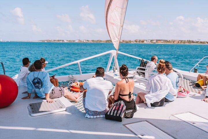 Antilla Shipwreck and Catalina Bay Snorkel Sail