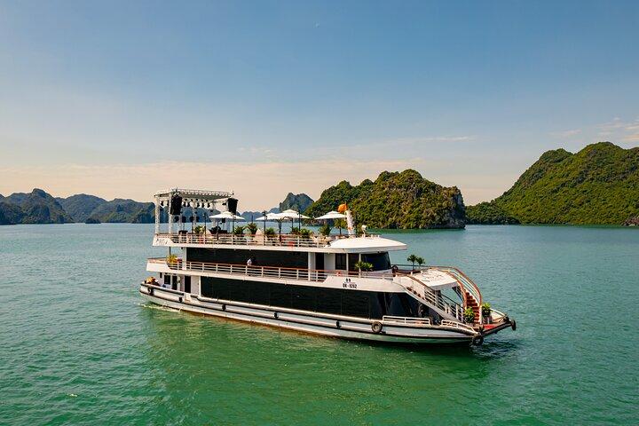 5 Star Day Cruise with Jacuzzi, Live Music and Gourmet Lunch