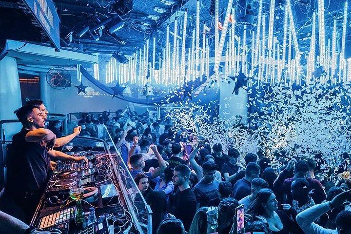 Barcelona Party Tour | 4h Experience | Club Entry
