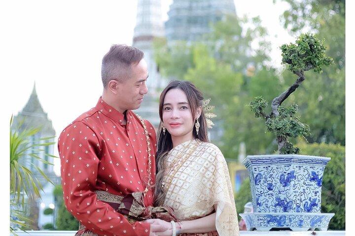 Private Thai Costume Rental & Hairstyling at Wat Arun