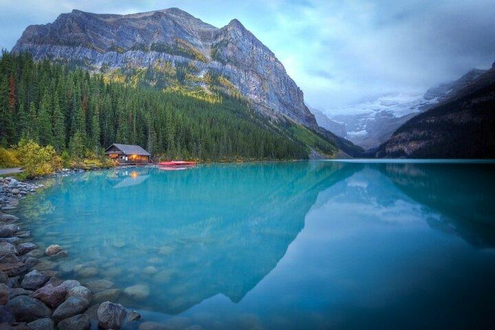 Lake Louise 、Moraine and Emerald Lake Tour from Calgary Banff