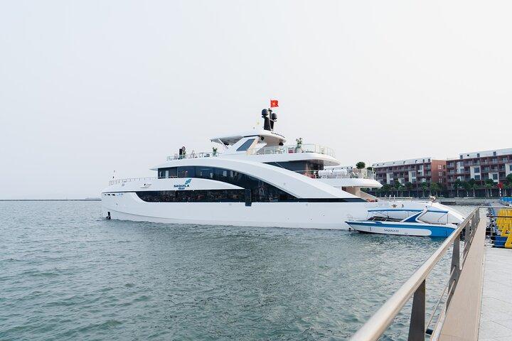 Saquila Yacht Explore Halong Bay or Bai Tu Long Bay