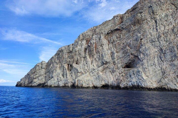 Morning or Afternoon 3hour Private boat cruise tour in Santorini