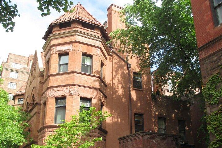 Brooklyn Self-Guided Walking Tour and Scavenger Hunt