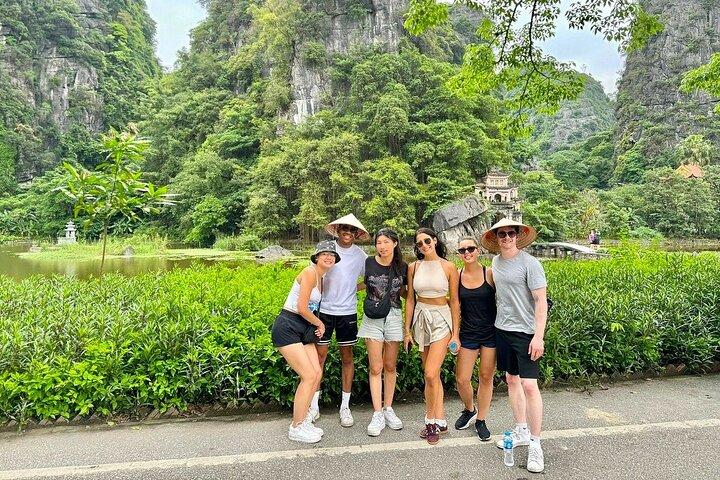 Ninh Binh Small Group Tour: Hoa Lu, Mua Cave, Tam Coc, Bich Dong