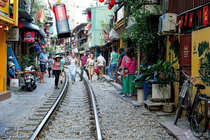 3 Hours Hanoi City Walking Tour with Optional Train Street