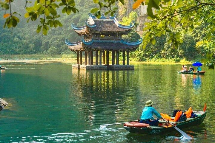 Hanoi: Luxury Day Trip Small Group of 8 to Bich Dong & Trang An