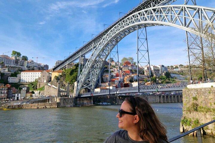 Private Lisbon to Porto Transfer: 3 Must-See Stops Included
