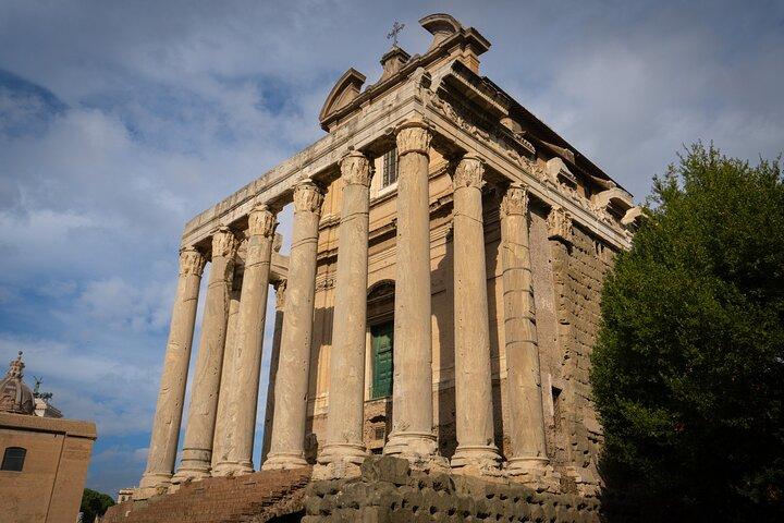 Guided Group Tour of Colosseum, Roman Forum and Palatine Hill