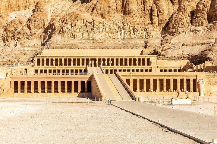 All Inclusive Day Tour to Luxor West and East Banks with Lunch