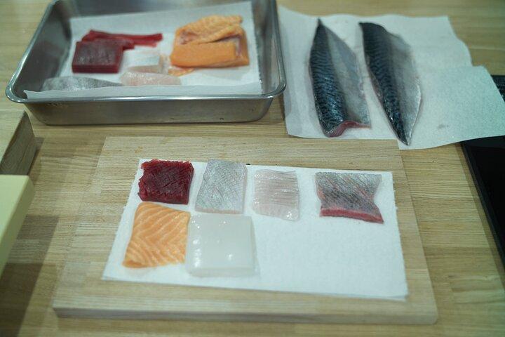 Toyosu Fish Market Private Tour and Cooking Experience