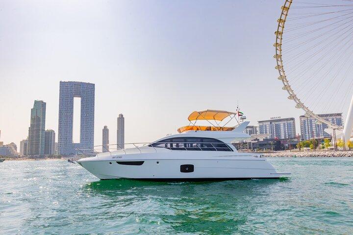 Private: VIP Luxury Yacht Tour With BBQ & Drinks