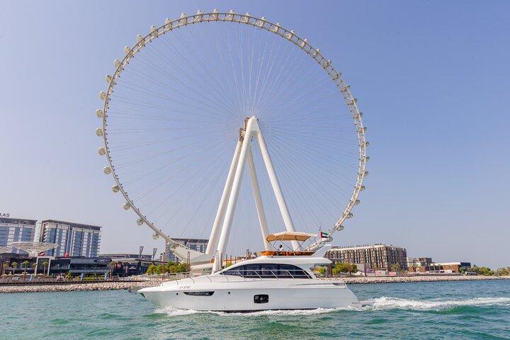 Private: VIP Luxury Yacht Tour With BBQ & Drinks