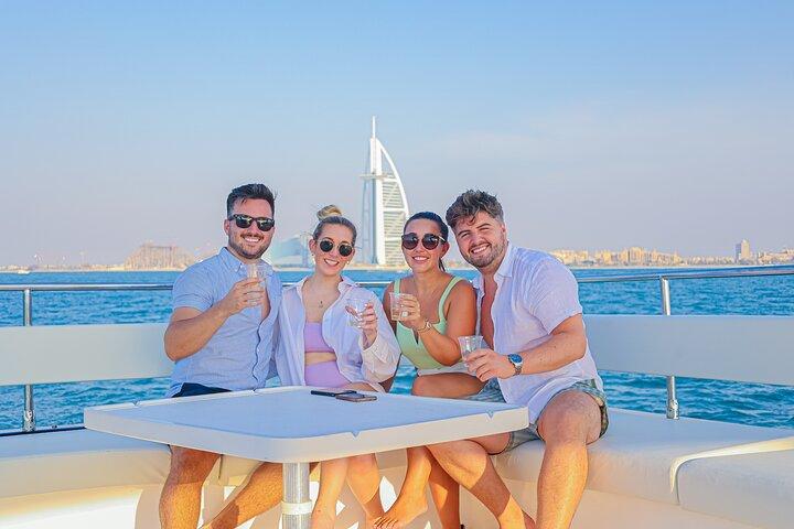 Private: VIP Luxury Yacht Tour With BBQ & Drinks