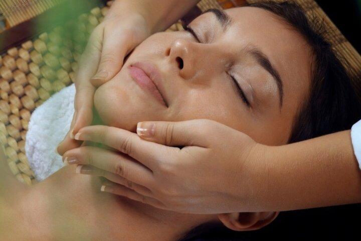Hydrafacial beauty treatment and facial massage in Marrakech