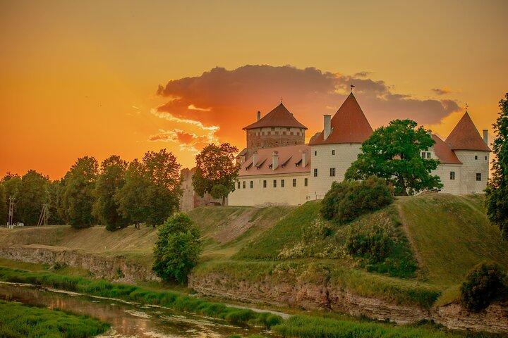 Riga to Vilnius Private Sightseeing Transfer and Tour