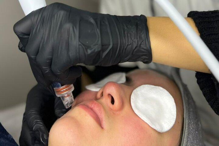 Hydrafacial beauty treatment and facial massage in Marrakech