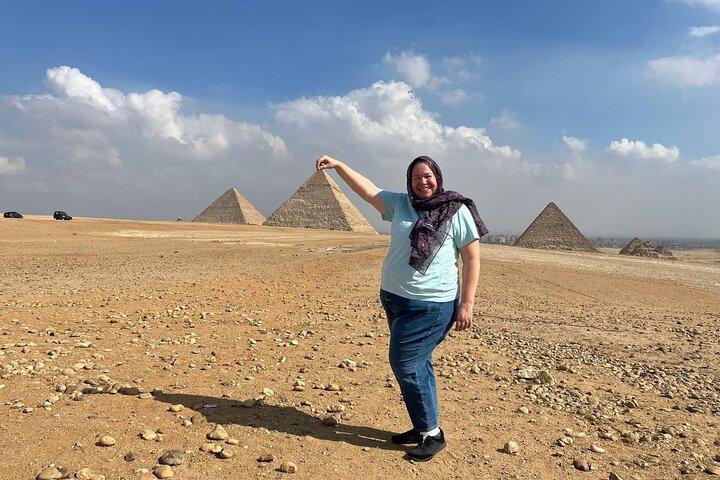 Private Giza Pyramids, Saqqara & Memphis Tour with Local Lunch