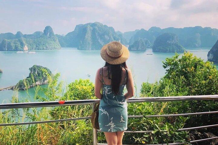 Halong Overnight Boutique Cruises: Kayaking, Swiming and Transfer