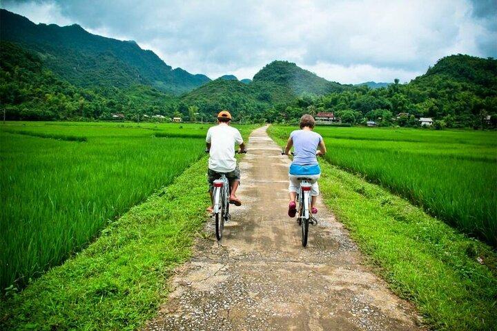 From Hanoi: 2-Day Classic Tour to Mai Chau’s Hidden Valley