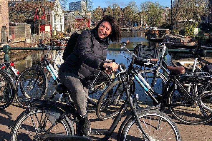 Daily group bike tour in Spanish.