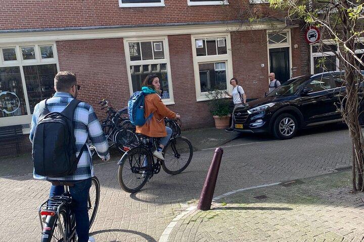 Daily group bike tour in Spanish.
