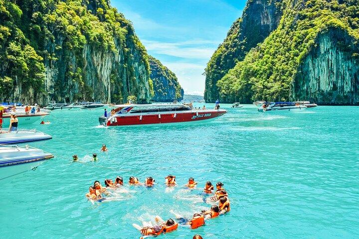 Khaolak: Phi Phi & Maya Bay Speedboat Tour with Transfers & Lunch