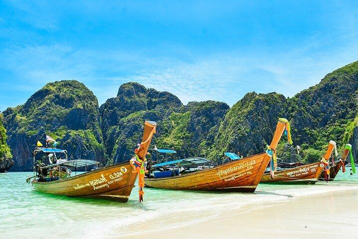 Khaolak: Phi Phi & Maya Bay Speedboat Tour with Transfers & Lunch