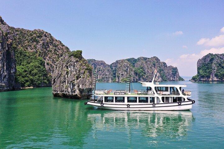 From Hanoi: Private Halong Bay Day Trip with Cave & Island