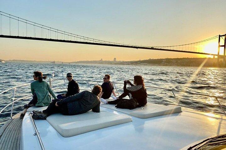 Bosphorus Sunset Yacht Tour with Guide and Snacks