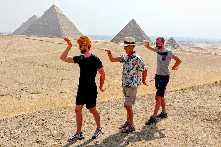 Private Tour: Giza Pyramids & Cairo Museum & Bazaar(All included)