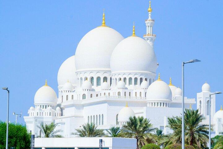 Premium Abu Dhabi Tour: Grand Mosque, Royal Palace & Etihad Tower