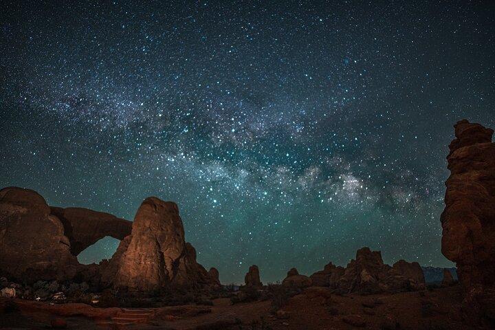 Astro-Photo, Hiking and Stargazing Tour in Arches National Park