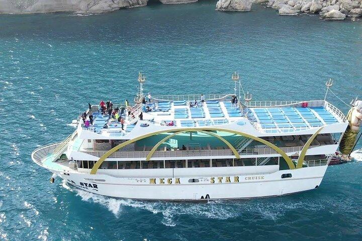 Mega Star Yacht Tour with Lunch, Foam Party & Transfer From Belek