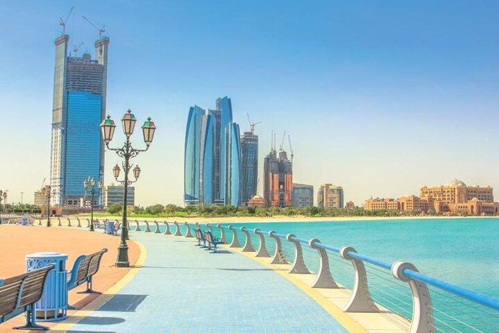 From Dubai to Abu Dhabi Premium City Sightseeing Tour