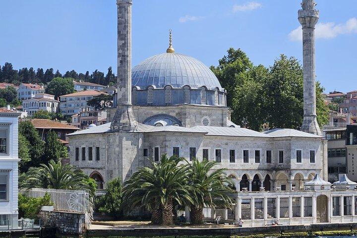 Experience Istanbul: Scenic Bosphorus Cruise with Lunch&Breakfast