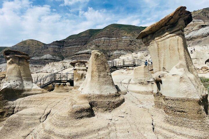 Day of Dinosaurs & Hoodoos from Calgary to Drumheller Badlands